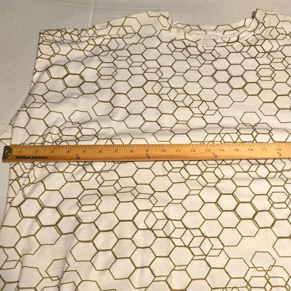 White Cyber Hex Flyweight Tee - Picture 6 of 10